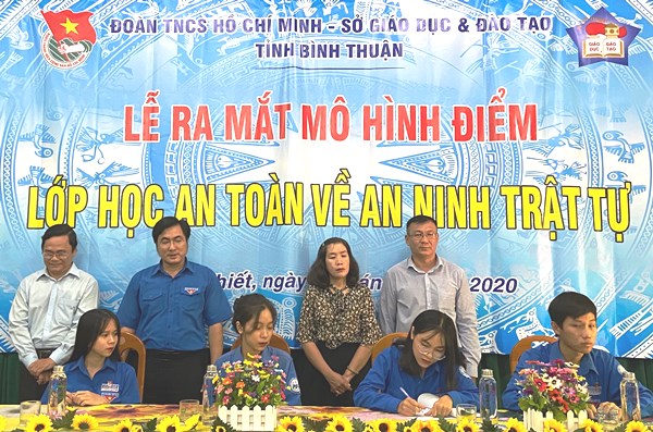 Tổ chức ký kết cho các Bí thư Chi đoàn lớp